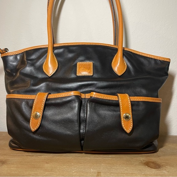 Dooney and Bourke Classic Black and Leather Handbag - Picture 2 of 8